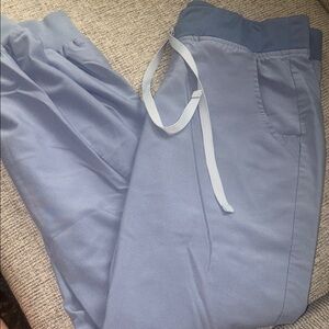 FIGS Scrubs VAPOR BLUE SPACE DYE BLUE GREY
Zamora joggers size medium